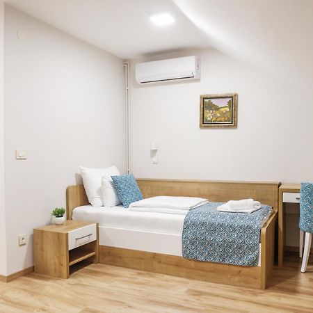 Čačak Grand Park Rooms & Apartments מראה חיצוני תמונה