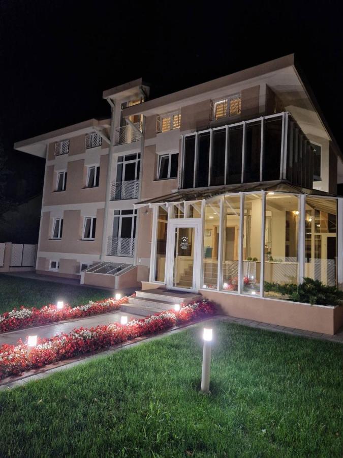 Čačak Grand Park Rooms & Apartments מראה חיצוני תמונה