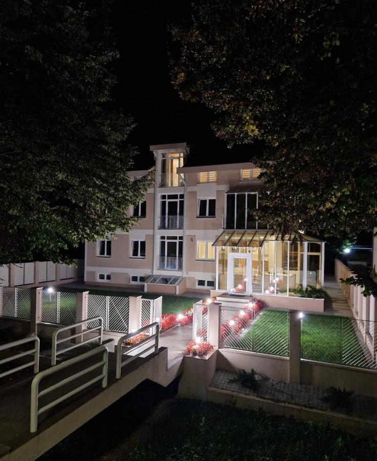 Čačak Grand Park Rooms & Apartments מראה חיצוני תמונה